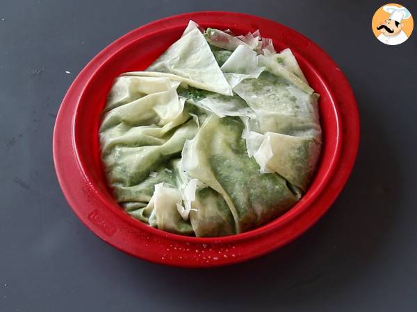 Spanakopita, superhelppo kreikkalainen piirakka pinaatilla ja fetajuustolla. - Valmistelu askel 7