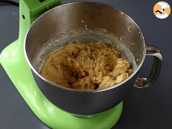 XXL hasselpähkinä-, maitosuklaa- ja praliinikeksit - Valmistelu askel 3