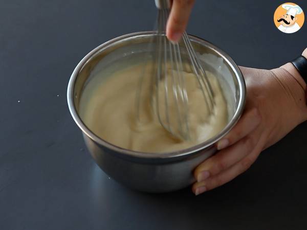 Choco flan, täydellinen yhdistelmä kosteaa suklaakakkua ja vaniljakaramelliflania. - Valmistelu askel 3