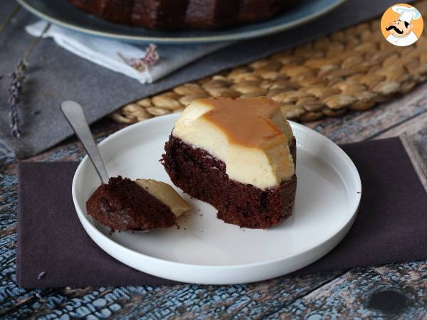 Choco flan, täydellinen yhdistelmä kosteaa suklaakakkua ja vaniljakaramelliflania. - Valmistelu askel 11