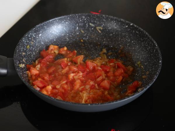 Patacones, kolumbialaisia plantain-paahtoleipiä guacamolen ja tomaattien kera. - Valmistelu askel 5