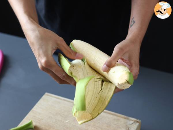 Patacones, kolumbialaisia plantain-paahtoleipiä guacamolen ja tomaattien kera. - Valmistelu askel 6