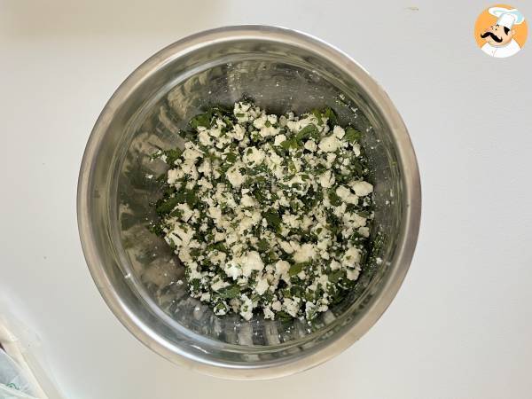 Börek fetajuuston ja persiljan kera - Valmistelu askel 1