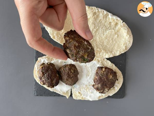 Köfte - turkkilaiset lihapullat leivässä - Valmistelu askel 1