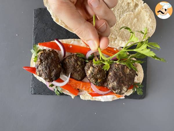 Köfte - turkkilaiset lihapullat leivässä - Valmistelu askel 2