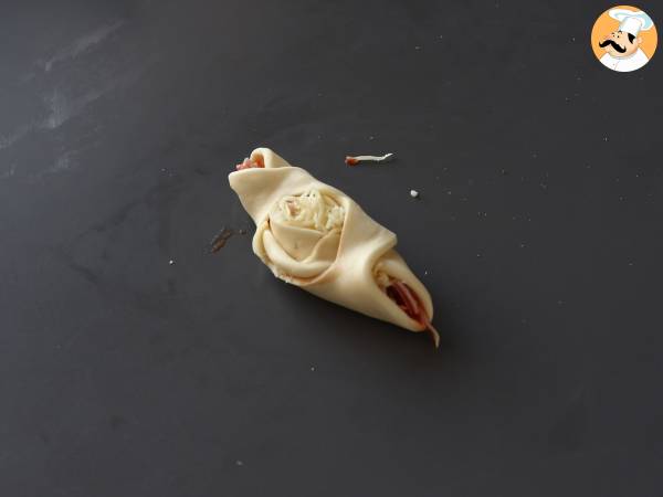 Pizzatyyliset venekääryleet tomaatti-, kinkku- ja mozzarellakastikkeella - Valmistelu askel 5