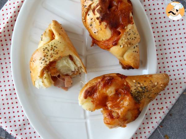 Pizzatyyliset venekääryleet tomaatti-, kinkku- ja mozzarellakastikkeella - Valmistelu askel 8