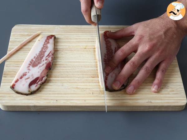 Pasta all'amatriciana, perinteinen resepti selitetty askel askeleelta - Valmistelu askel 1
