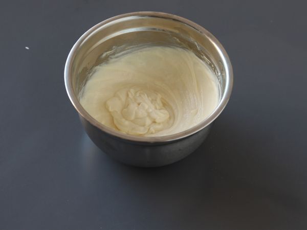 Taloudellinen ricotta-fondanttikakku, jossa on vain 4 ainesosaa - Valmistelu askel 1