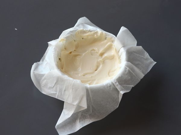 Taloudellinen ricotta-fondanttikakku, jossa on vain 4 ainesosaa - Valmistelu askel 2