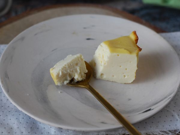 Taloudellinen ricotta-fondanttikakku, jossa on vain 4 ainesosaa - Valmistelu askel 4