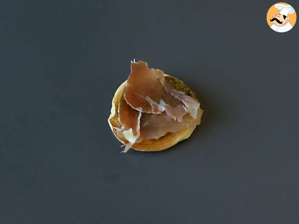 Blini-tarjotin täytteineen, täydellinen monipuolinen aperitiivi juhlakaudelle. - Valmistelu askel 2