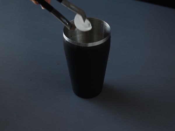 Espresso Martini, täydellinen cocktail kahvin ystäville - Valmistelu askel 3