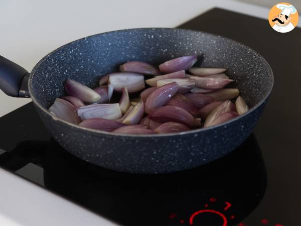Tarte tatin salottisipulin ja fetajuuston kera, vastustamaton suolainen versio! - Valmistelu askel 1