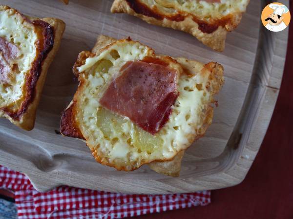 Pienet raclette-maustetut tatin-tortut, yksittäisinä annoksina. - Valmistelu askel 7