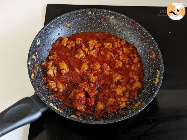 Risotto 'nduja ja makkara, voimakkaan makuinen ensimmäinen ruokalaji. - Valmistelu askel 3