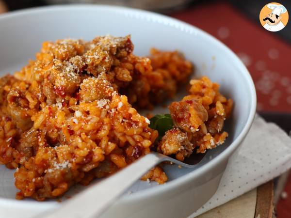 Risotto 'nduja ja makkara, voimakkaan makuinen ensimmäinen ruokalaji. - Valmistelu askel 7