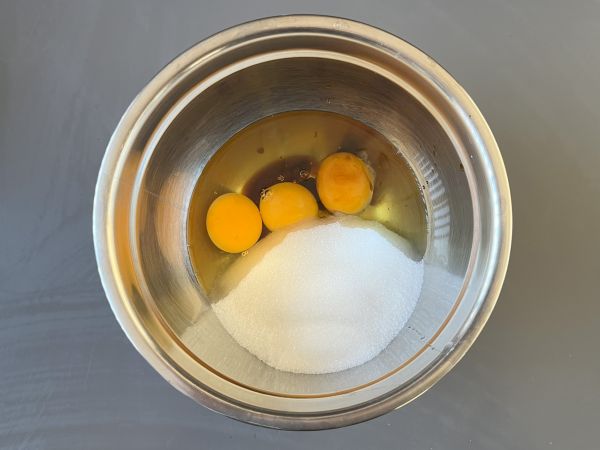 Tavallinen kakku, niin yksinkertainen ja niin herkullinen - Valmistelu askel 1