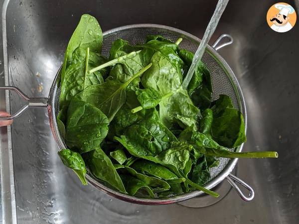 Pinaattimunakas, helppo ja maukas kasvisruokien toinen ruokalaji. - Valmistelu askel 1