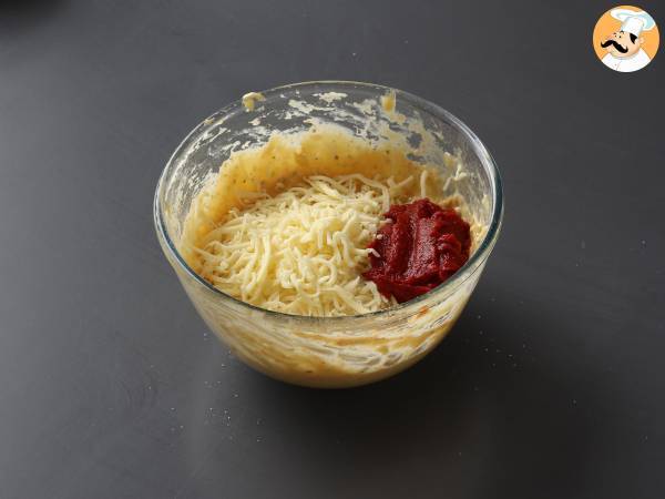 Tomaattimuffinssit sulavan mozzarellan sydämen kanssa - Valmistelu askel 3