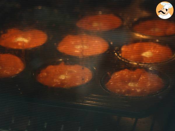 Tomaattimuffinssit sulavan mozzarellan sydämen kanssa - Valmistelu askel 6