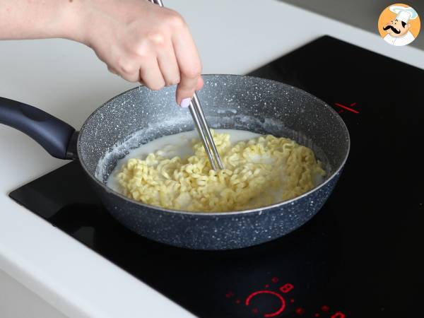 Miten valmistaa Buldak-nuudeleita carbonara-maulla? Paras resepti! - Valmistelu askel 4