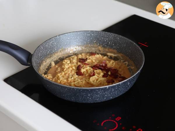 Miten valmistaa Buldak-nuudeleita carbonara-maulla? Paras resepti! - Valmistelu askel 8