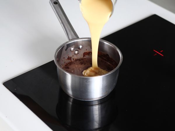 Brigadeiro lusikalla, juhlapäivien suosituin makeinen! - Valmistelu askel 2