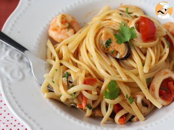 Pasta pakastettujen merenelävien kanssa, maukas ja erittäin nopea ensimmäinen ruokalaji - Valmistelu askel 7