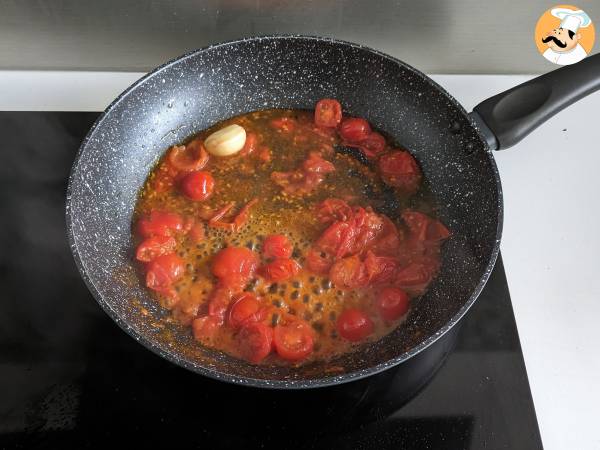 Kampasimpukoilla varustettu pasta, tyylikäs merenelävien ensimmäinen ruokalaji - Valmistelu askel 4