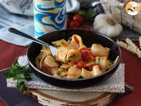 Kampasimpukoilla varustettu pasta, tyylikäs merenelävien ensimmäinen ruokalaji - Valmistelu askel 7