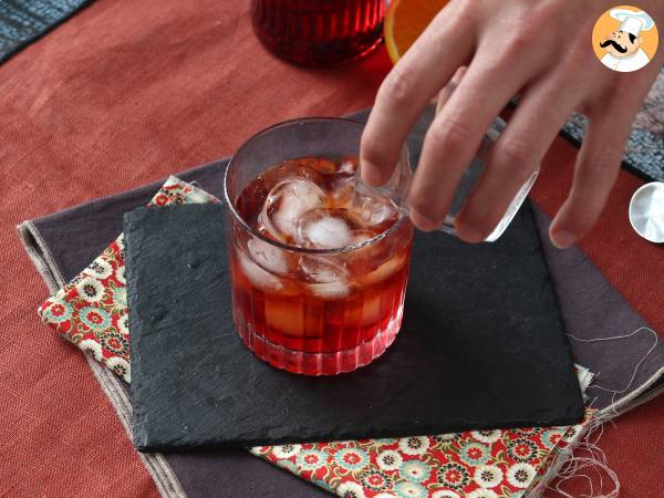 Negroni: resepti oikeilla annoksilla sen valmistamiseksi kotona - Valmistelu askel 2