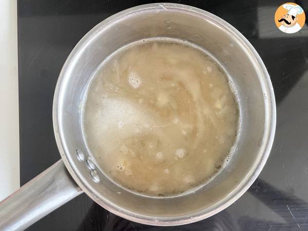 Riisi punaisilla pavuilla ja pekonilla: tyypillinen kuubalainen ruokalaji. - Valmistelu askel 6