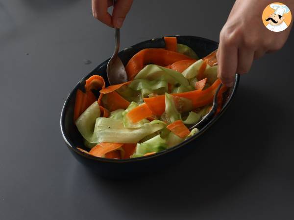 Vihannes-tagliatelle-salaatti maapähkinäkastikkeella - Valmistelu askel 5
