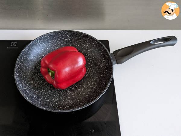 Miten paprikat kuoritaan paistinpannulla - Valmistelu askel 1
