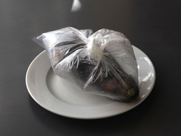 Panko-korppujauhoilla paneroitu munakoiso japanilaisittain katsu-curryllä, mutta kasvissyöjä. - Valmistelu askel 3