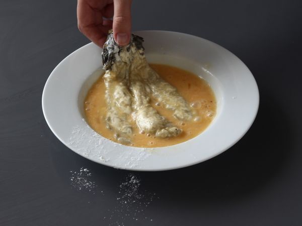 Panko-korppujauhoilla paneroitu munakoiso japanilaisittain katsu-curryllä, mutta kasvissyöjä. - Valmistelu askel 6
