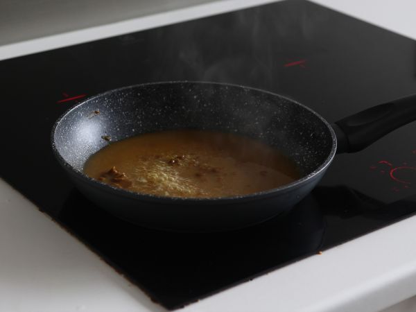 Panko-korppujauhoilla paneroitu munakoiso japanilaisittain katsu-curryllä, mutta kasvissyöjä. - Valmistelu askel 14