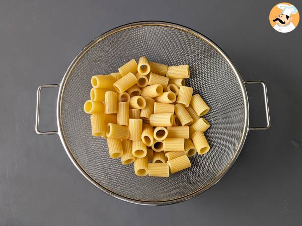 Kylmää pastaa avokadokermalla, manteleilla ja kirsikkatomaateilla: kasvisruokaa ja erittäin maukasta! - Valmistelu askel 1