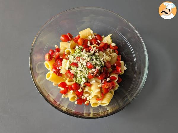 Kylmää pastaa avokadokermalla, manteleilla ja kirsikkatomaateilla: kasvisruokaa ja erittäin maukasta! - Valmistelu askel 5