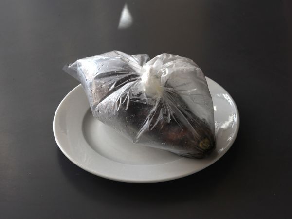 Miten paahdan ja kuorin munakoisot uunissa? - Valmistelu askel 4