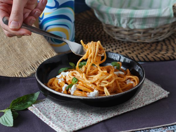 Kermaista pastaa burratan ja kirsikkatomaattien kanssa - Valmistelu askel 7