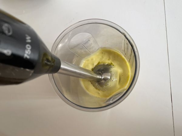 Venäläinen salaatti kotitekoisella majoneesilla - Valmistelu askel 3