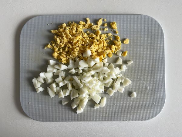 Venäläinen salaatti kotitekoisella majoneesilla - Valmistelu askel 6