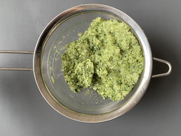 Air Fryer-kesäkurpitsapihvit jogurtti- ja fetakastikkeella - Valmistelu askel 1