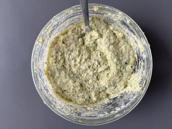 Air Fryer-kesäkurpitsapihvit jogurtti- ja fetakastikkeella - Valmistelu askel 3