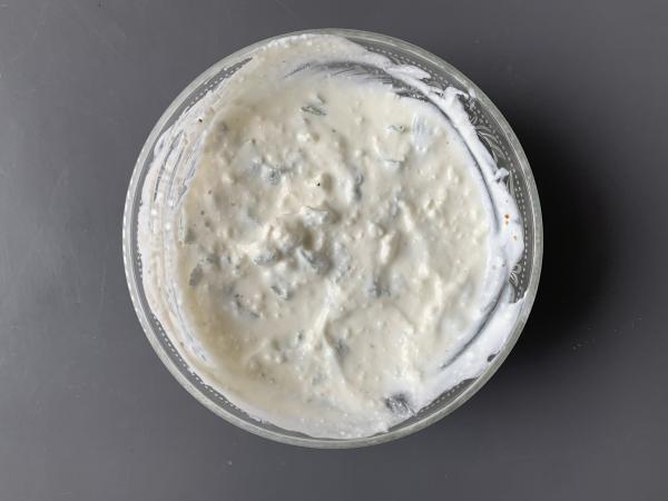 Jogurtti-, feta-, sitruuna- ja minttukastike! - Valmistelu askel 1