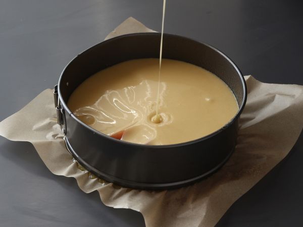 Persikkakakku, kostea, sulava ja karamellisoitu - Valmistelu askel 6