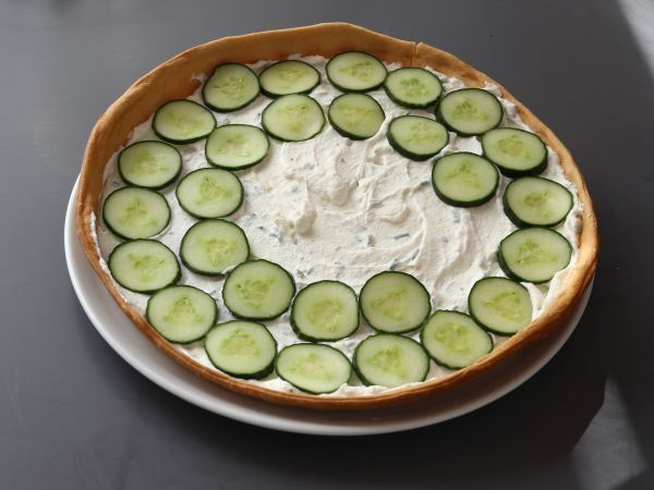 Erittäin virkistävä kesätorttu: ricotta, kurkku ja savulohi - Valmistelu askel 8