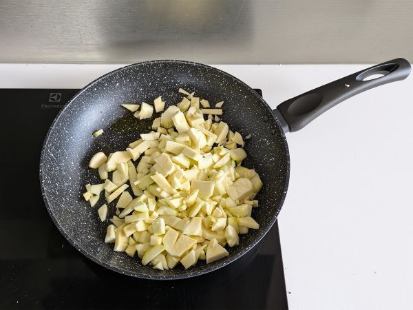 Kermaista pastaa kesäkurpitsan ja kreikkalaisen jogurtin kera - Valmistelu askel 1